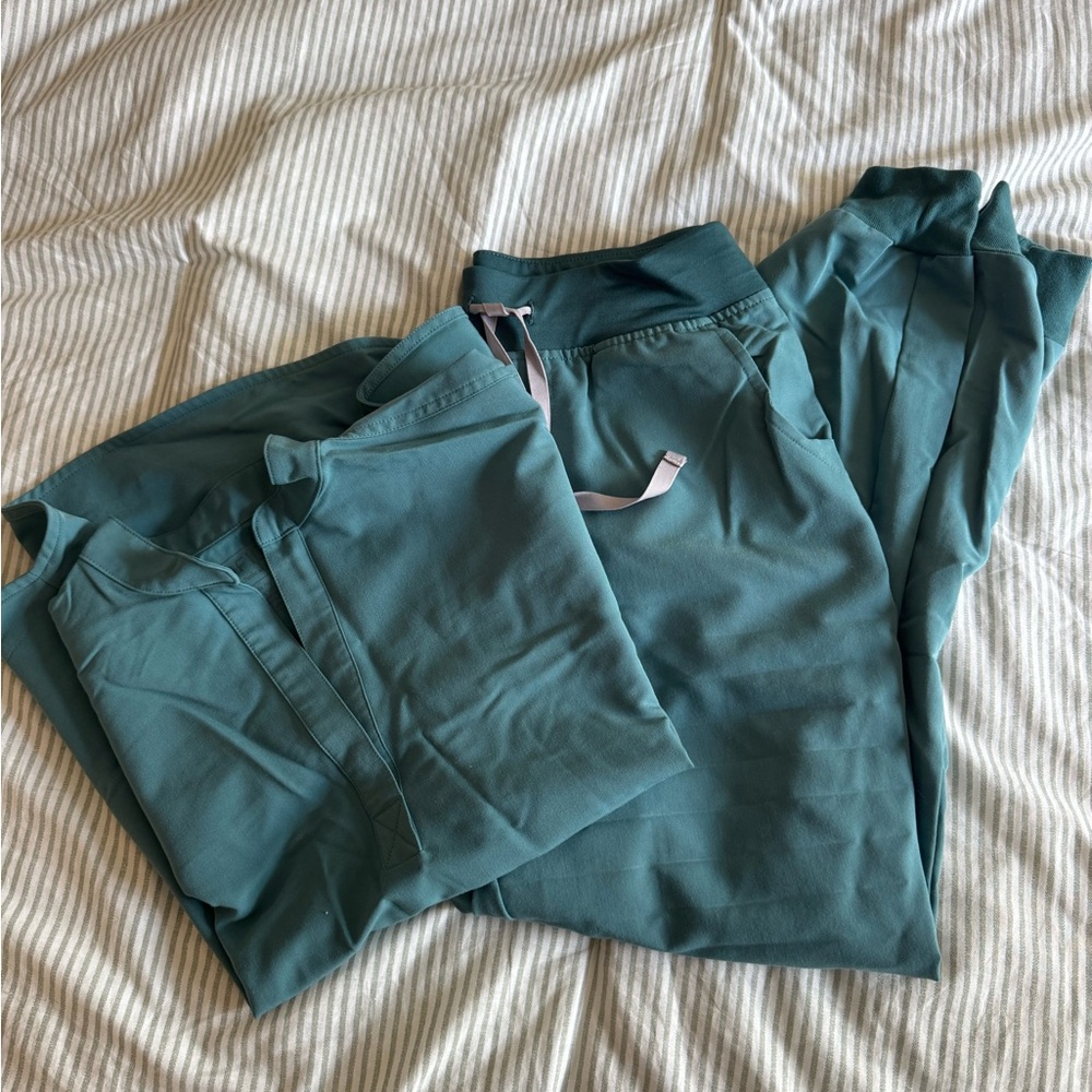 FIGS Hydrogreen scrub set